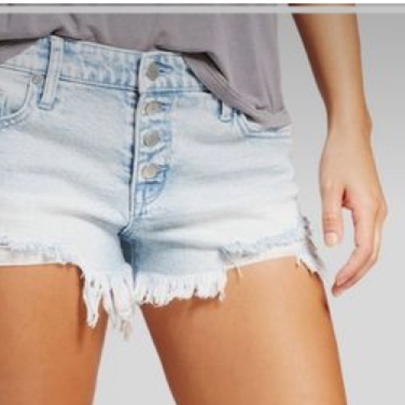 Pants - 🔴Distressed shorts size small